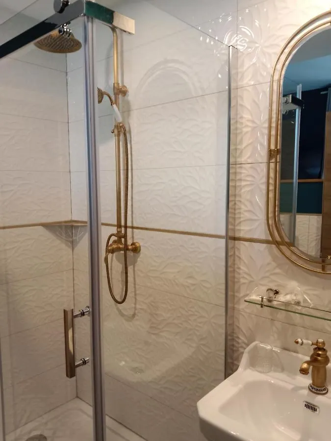 La Belle Epoque & Spa Cournon-d'Auvergne Bed & Breakfast
